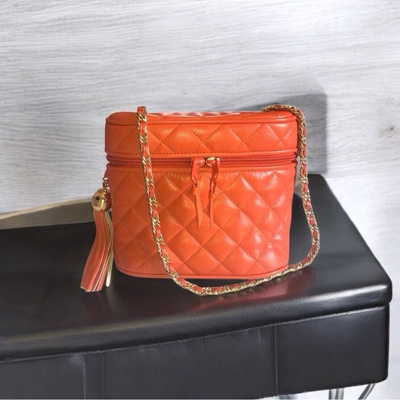 Vintage Quilted Crossbody Bag - Picture 3 of 15